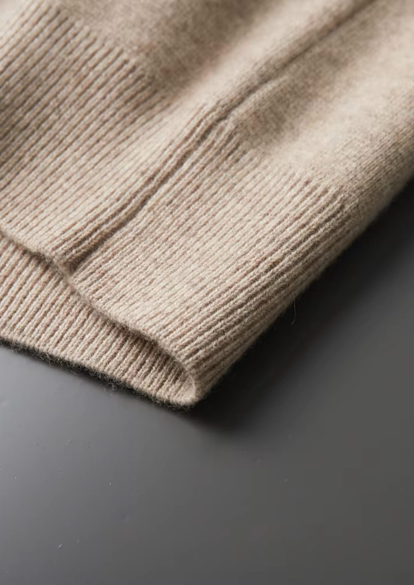 ZIP-POLO-STRICKJACKE AUS EXTRAFEINER MERINOWOLLE