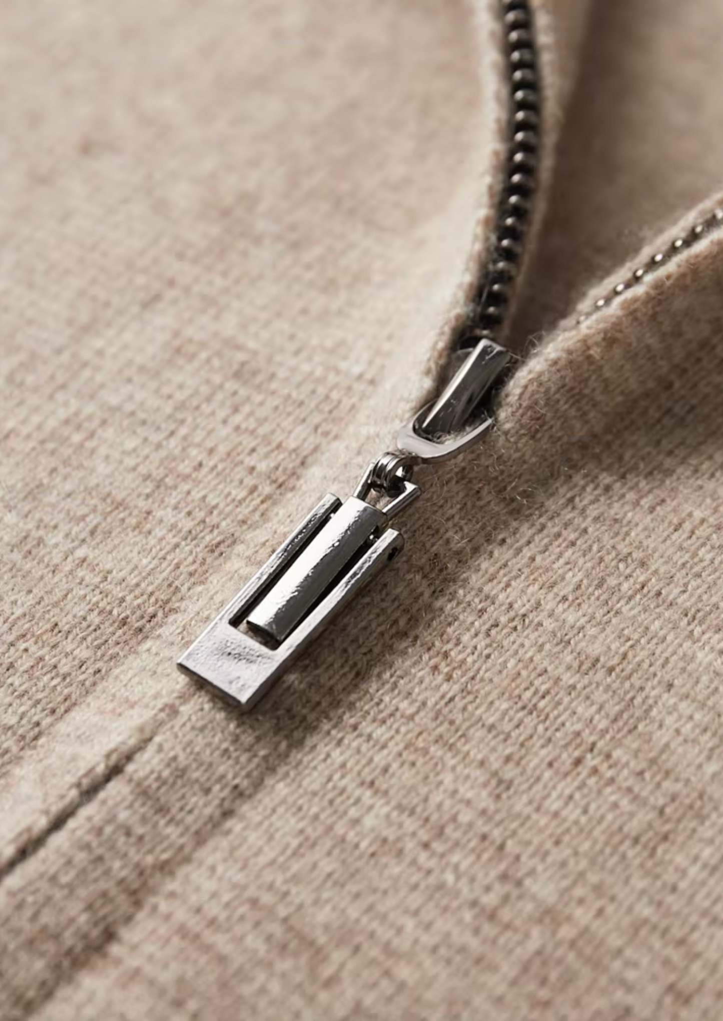 ZIP-POLO-STRICKJACKE AUS EXTRAFEINER MERINOWOLLE